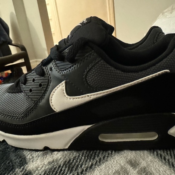 Nike - Picture 2 of 4